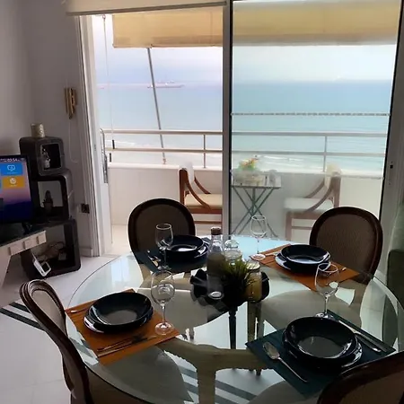 Room, 50m To The Finikoudes 홈스테이 *