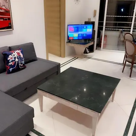 Room, 50m To The Finikoudes Проживання в сім'ї Ларнака