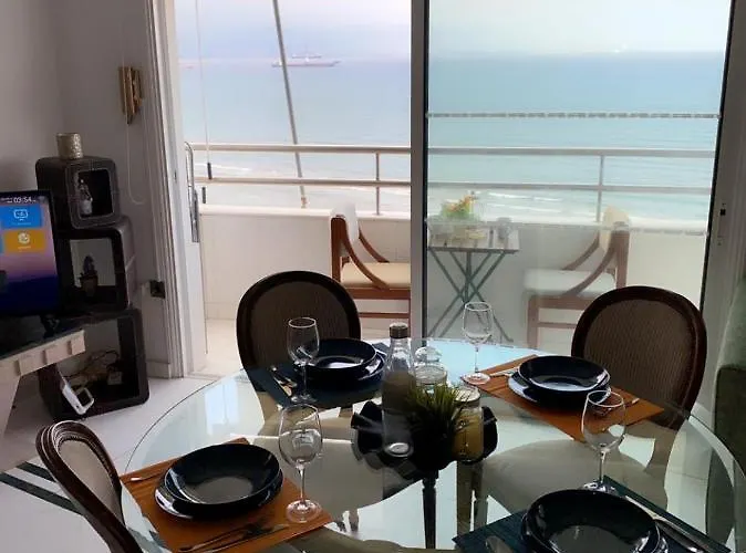 Room, 50m To The Finikoudes Quarto em Acomodações Particulares *