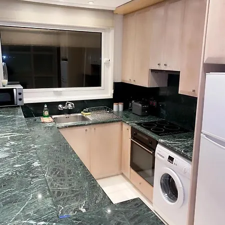 Room, 50m To The Finikoudes Δωμάτια σε οικογενειακή κατοικία *