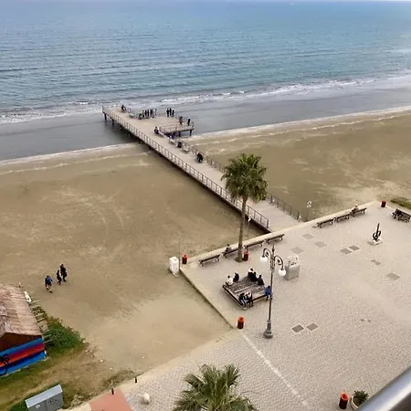 Séjour chez l'habitant Room, 50m To The Finikoudes Larnaca